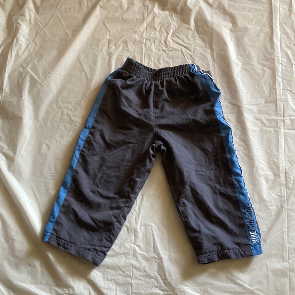 Nike Toddler Boys Windbreaker 24 mo pull on pants in dark gray.